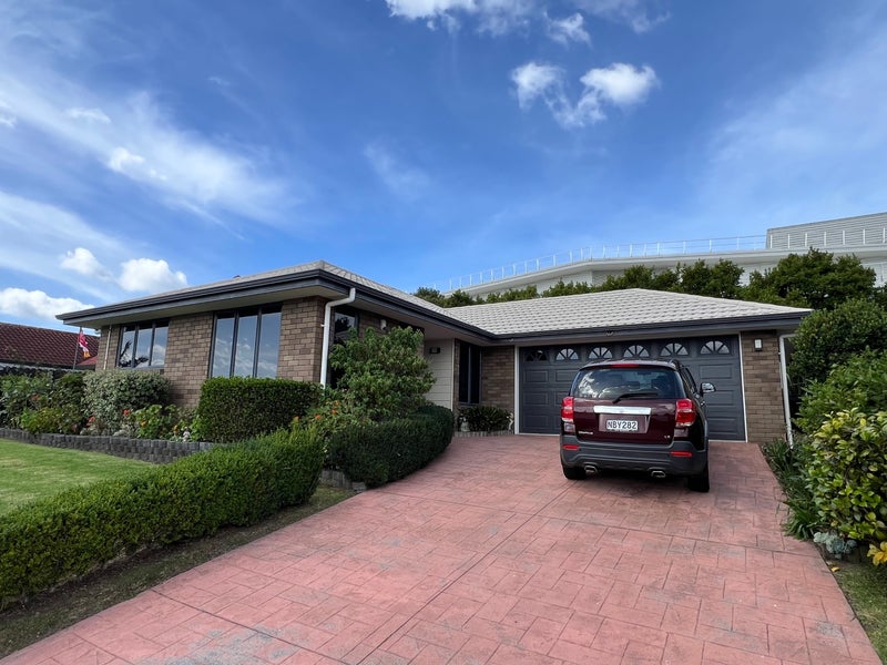 94 Kingdale Road, Henderson, Auckland - Carousel 1