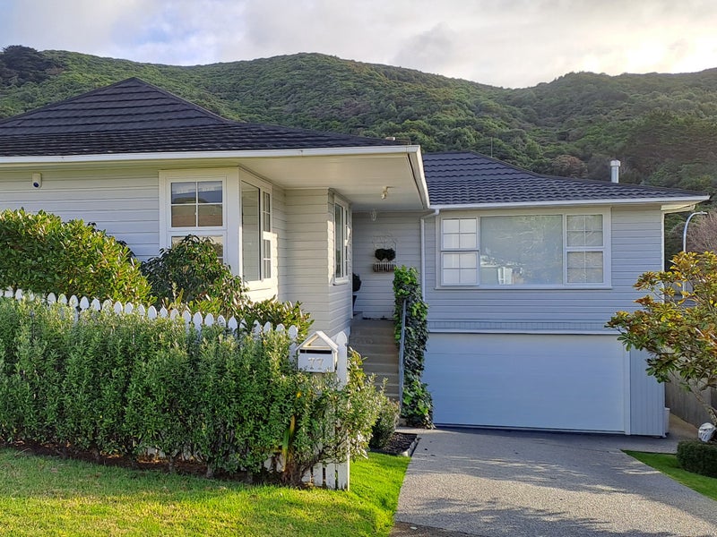 77 Oriel Avenue, Tawa, Wellington - Carousel 1