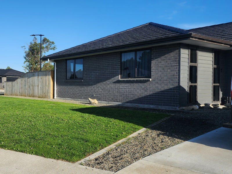 27 Oldfield Lane, Marton, Marton - Carousel 1