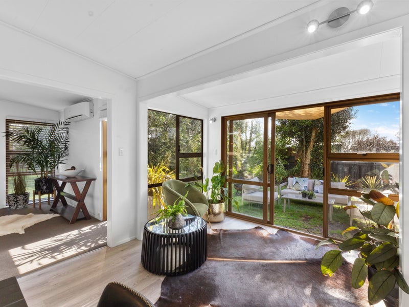 2/3A Julian Place , Westown, New Plymouth  - Carousel 1