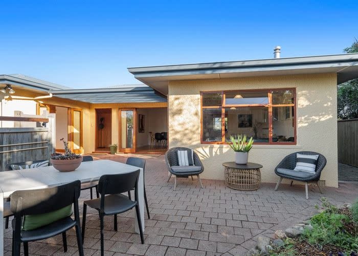 26 Stanley Crescent, Beachville, Nelson - Carousel 1