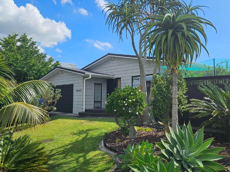 64 St Annes Crescent, Wattle Downs, Auckland - Carousel 1