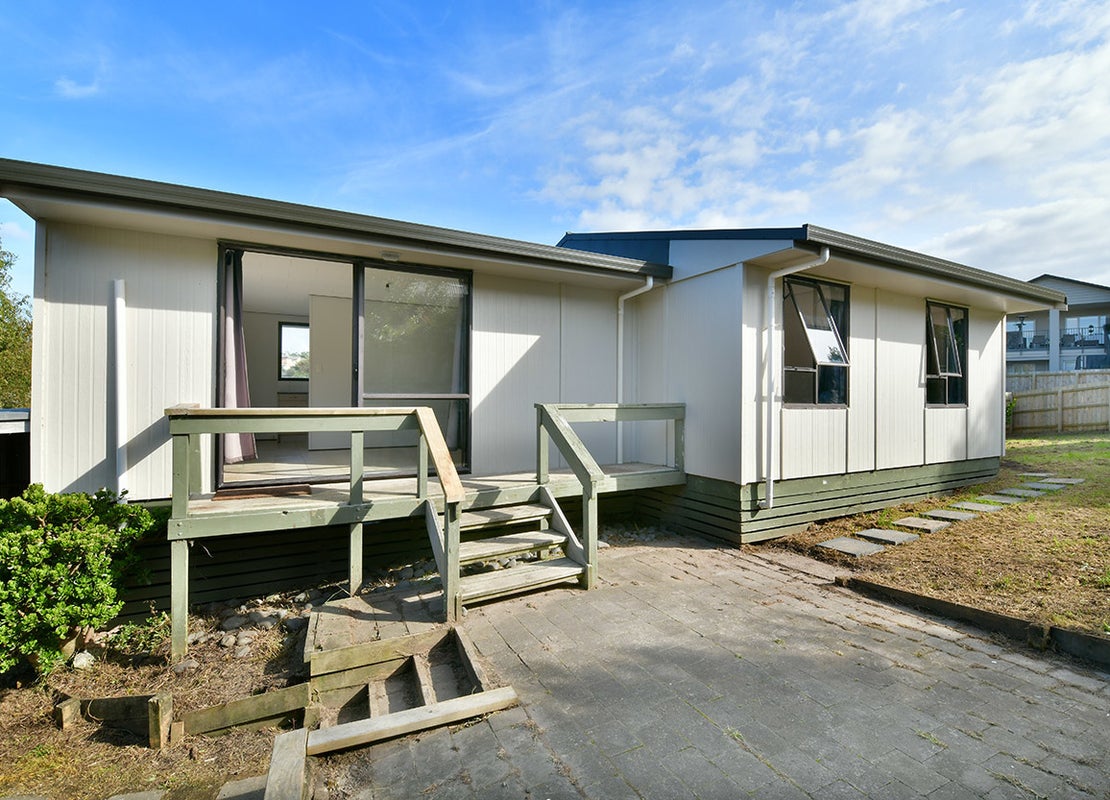 10 Shadon Place, Stanmore Bay, Whangaparaoa - Carousel 1
