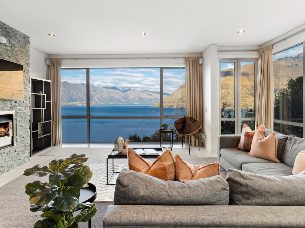 4/6 Chandler Lane, Fernhill, Queenstown - Carousel 1