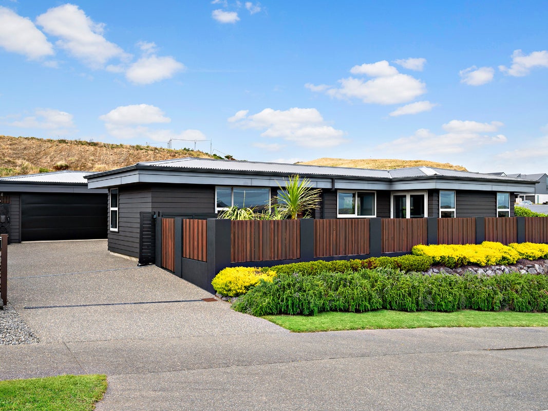 88 Cedarwood Street, Woodridge, Wellington - Carousel 1