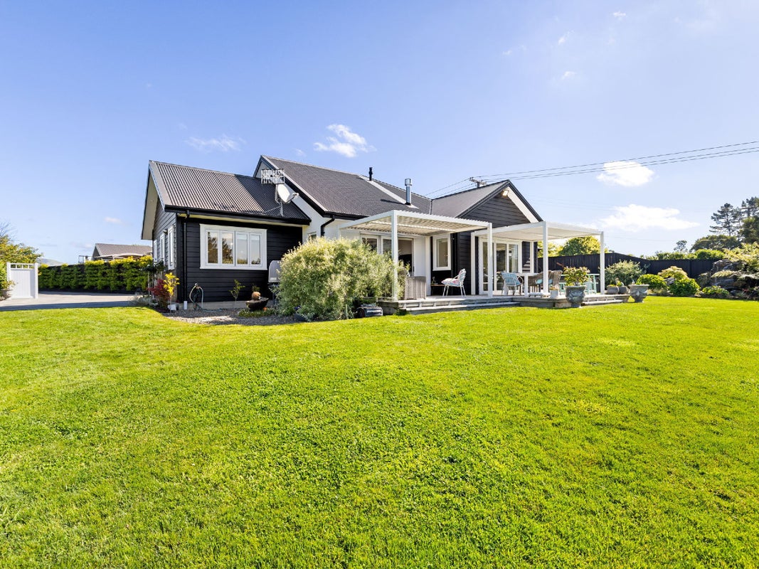 51 Coutts Way, Fitzherbert, Palmerston North - Carousel 1