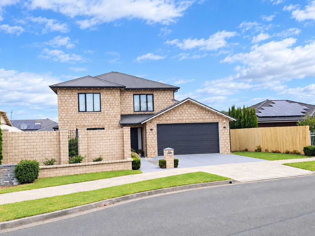 42 Crombie Green, Northwood, Christchurch - Carousel 1