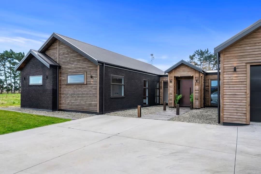 5 Garrick Lane, Kelvin Grove, Palmerston North - Carousel 1