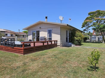 1 Deakin Place, Clive, Clive