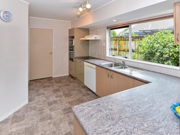8A Sheriff Place, Randwick Park, Auckland