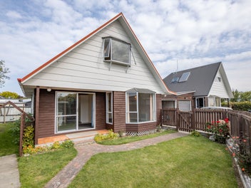1/99 Bayswater Crescent, Bromley, Christchurch