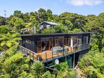 170 Piha Road, Piha