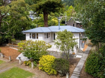 40 Jocelyn Crescent, Pinehaven, Upper Hutt