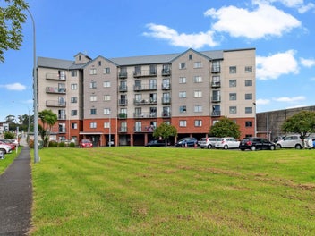 3N/17 Crown Lynn Place, New Lynn, Auckland