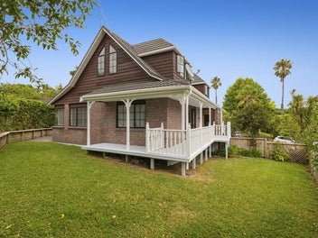 9 St Lucia Place, Unsworth Heights, Auckland