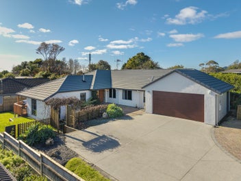 2 Holcombrooke Lane, Welcome Bay, Tauranga