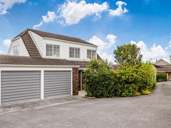 1/5 Kadina Place, Botany Downs, Auckland