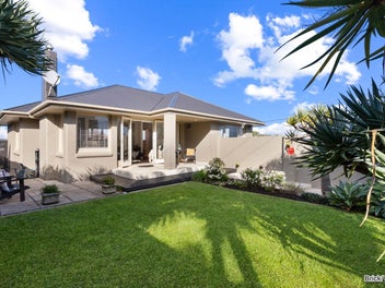 1/2 Inglis Street, Birkenhead, Auckland