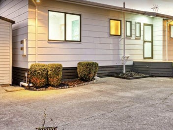 2/4 Fiesta Drive, Half Moon Bay, Auckland