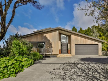 75 Minnehaha Avenue, Titirangi, Auckland