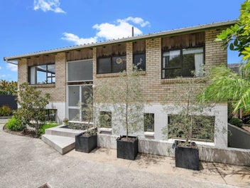 2/2 Marama Street, Castor Bay, Auckland