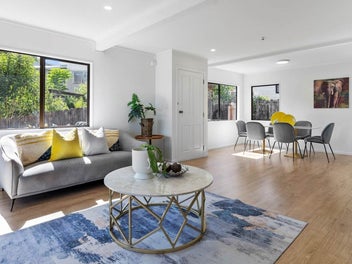 2/7 Altair Place, Windsor Park, Auckland