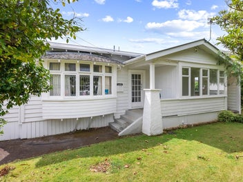 15 Rossgrove Terrace, Mount Albert, Auckland