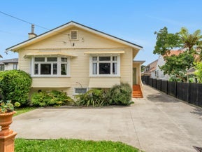17 Queensway, Three Kings, Auckland