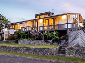 30 Observatory Close, Whitby, Porirua