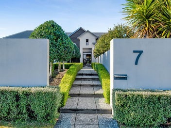 5 Adam Lile Drive, Highlands Park, New Plymouth