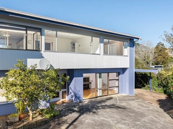 2/48 Mayfair Crescent, Mairangi Bay, Auckland