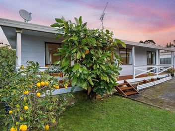 2/65 Weldene Avenue, Glenfield, Auckland