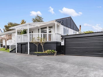 8 Houston Place, Bayview, Auckland