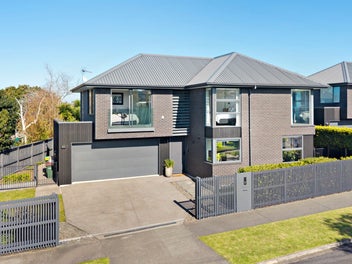 15 Silverton AVenue, Wai O Taiki Bay, Auckland