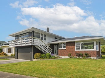 6 Anaru Place, Awapuni, Palmerston North