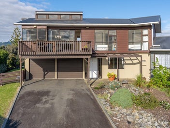 18 Ara Kuaka, Waikanae Beach, Waikanae