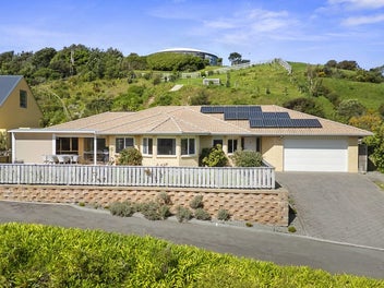 125 Woodman Drive, Tawa, Wellington