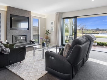 33 Lakeside Drive, Pegasus, Pegasus