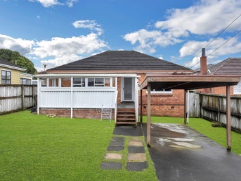 42 White Swan Road, Mount Roskill, Auckland