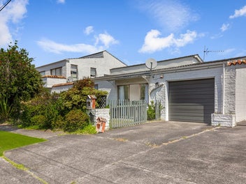 2/1 Akehurst Avenue, New Lynn, Auckland