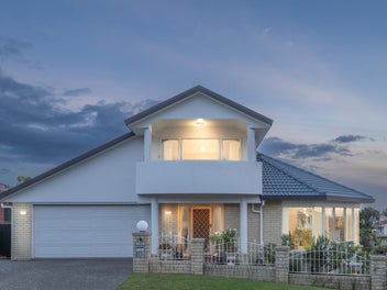 16 McCahill Views, Botany Downs, Auckland