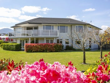 19 Magnolia Rise, Waipahihi, Taupo