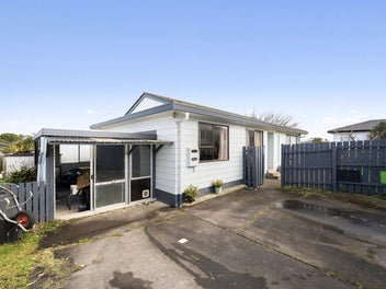 2/12 Silver Creek Road, Weymouth, Auckland