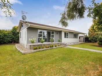 33 Rhodes Drive, Kelvin Grove, Palmerston North