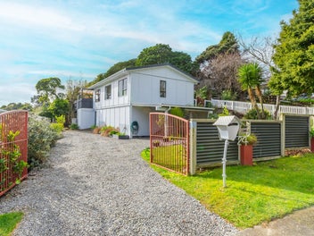 24 Hookway Grove, Paraparaumu