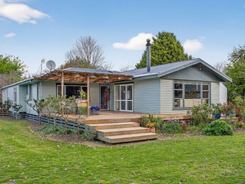 8 Ingram Road, Waerengaahika, Gisborne
