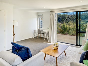 18 Holystone Road, Whitby, Porirua