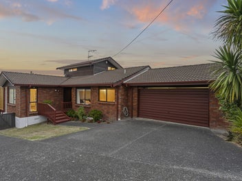 1/69 East Coast Road, Castor Bay, Auckland