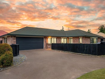 48 Forth Crescent, Glenview, Hamilton