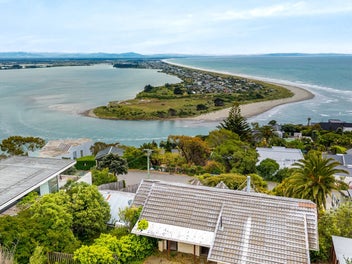 33 Tuawera Terrace, Clifton, Christchurch